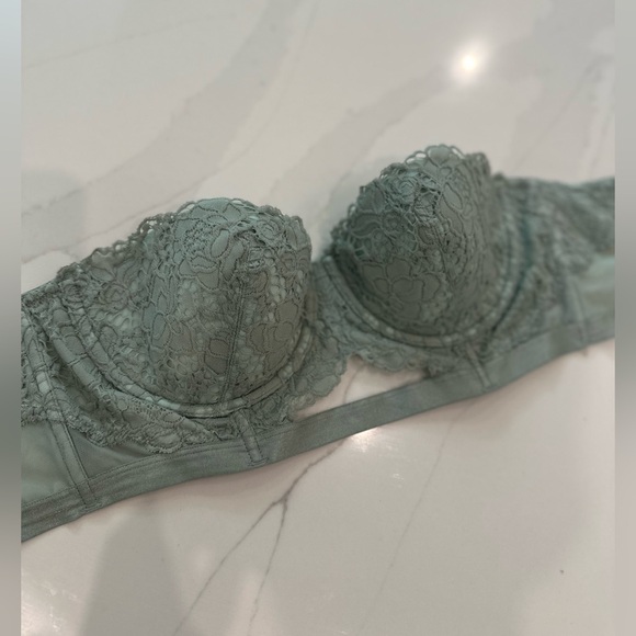 Victoria Secret Lace Bandeau Bra - Picture 5 of 8